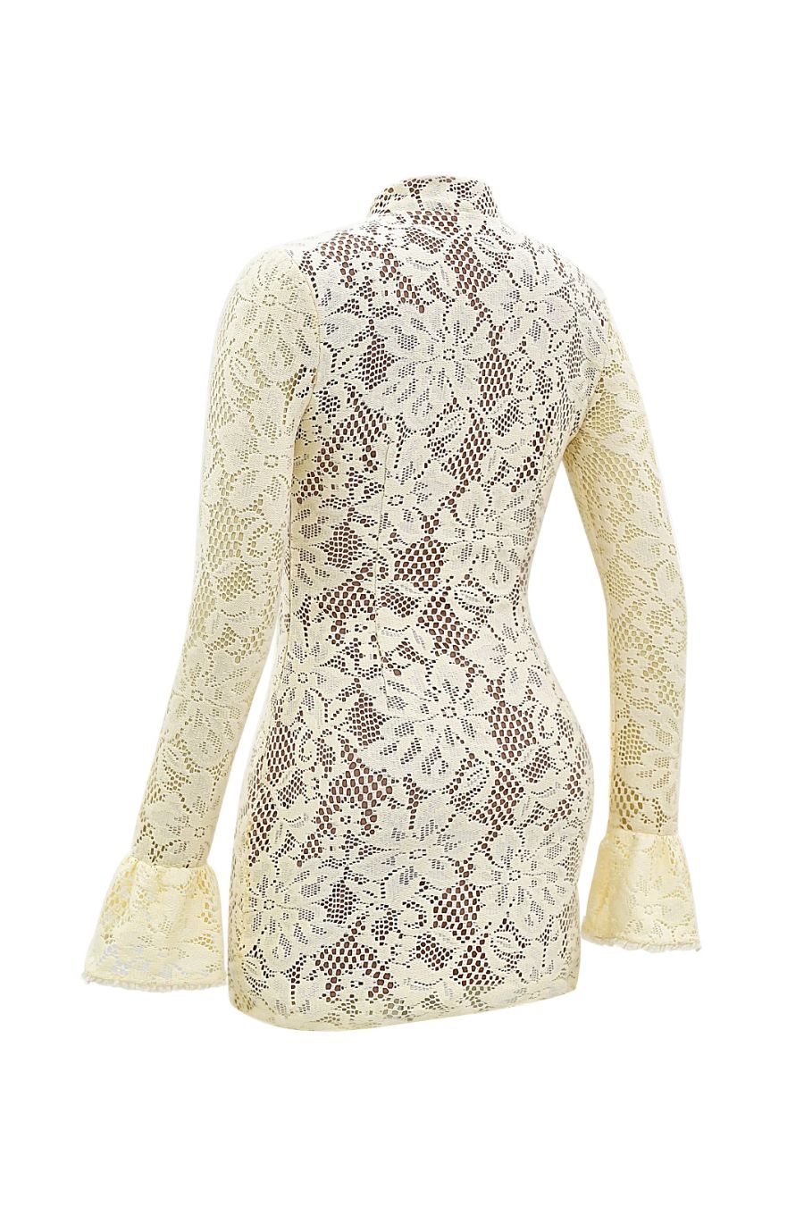 Robe courte moulante en dentelle crème col montant, tenue chic et romantique