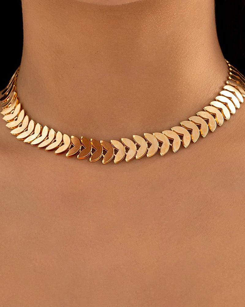 Golden Bloom minimalist choker necklace in 316L Stainless Steel, delicate and elegant fashion jewelry