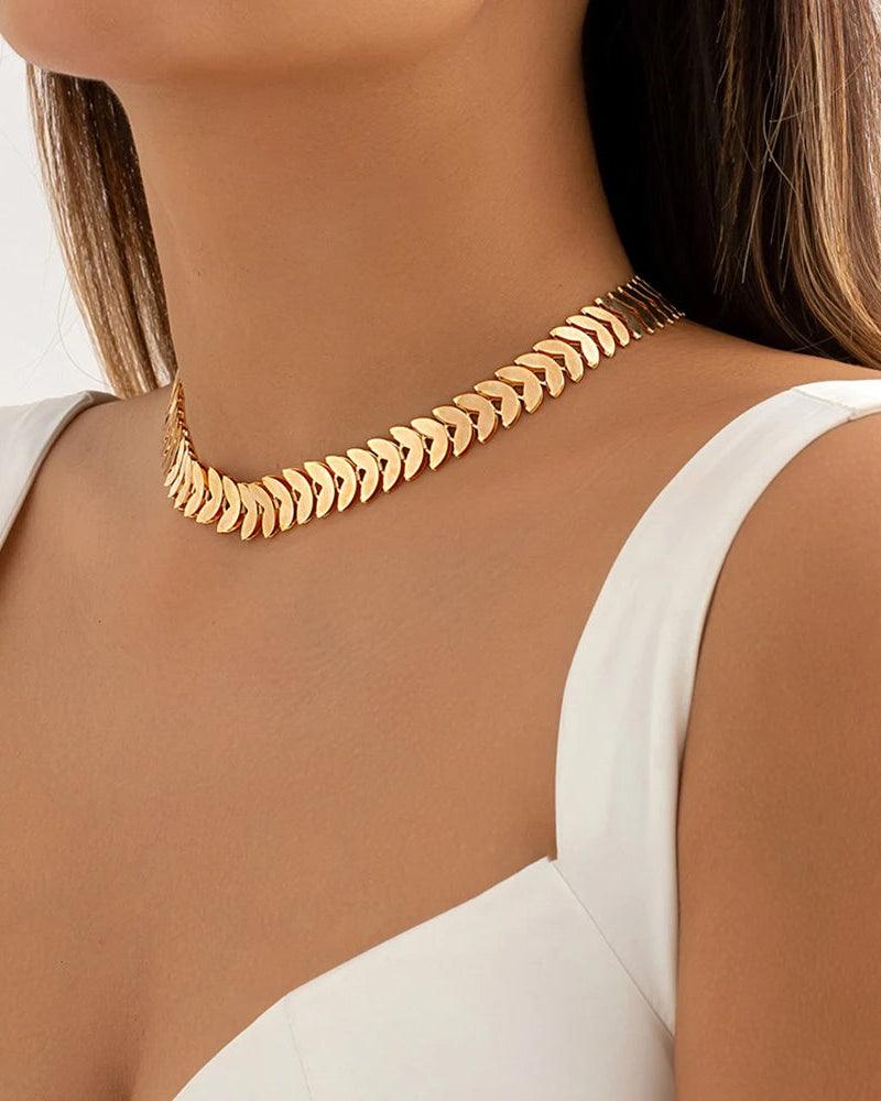 Golden Bloom minimalist choker necklace in 316L Stainless Steel, delicate and elegant fashion jewelry