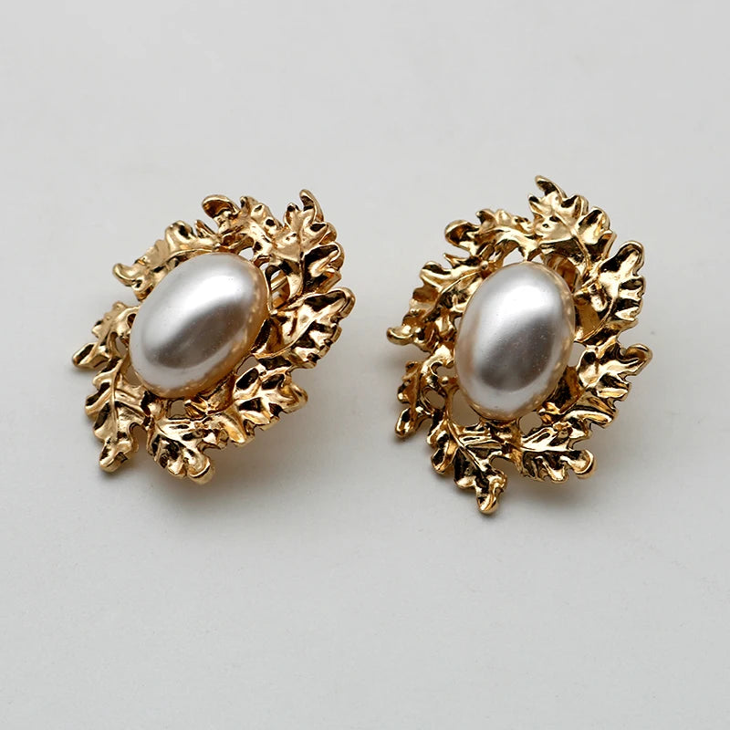 Imitation Pearl Textured Metal Earrings For Women Vintage Design Leaves Clip On Non-piercing Styles Fashion Jewelry Party MQ035