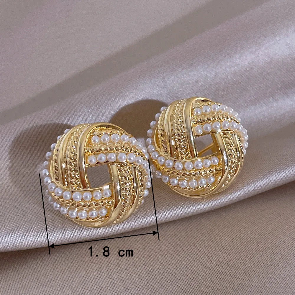 2024 New Design Imitation Pearl Stud Earrings for Women Exquisite Daily Wearable Earrings Elegant Wedding Jewelry Accessories