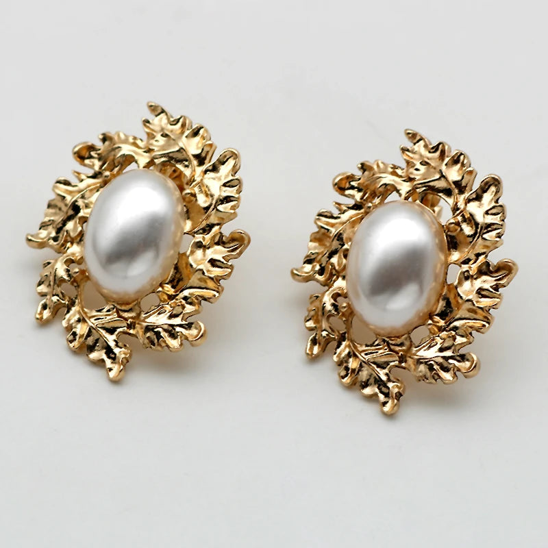 Imitation Pearl Textured Metal Earrings For Women Vintage Design Leaves Clip On Non-piercing Styles Fashion Jewelry Party MQ035