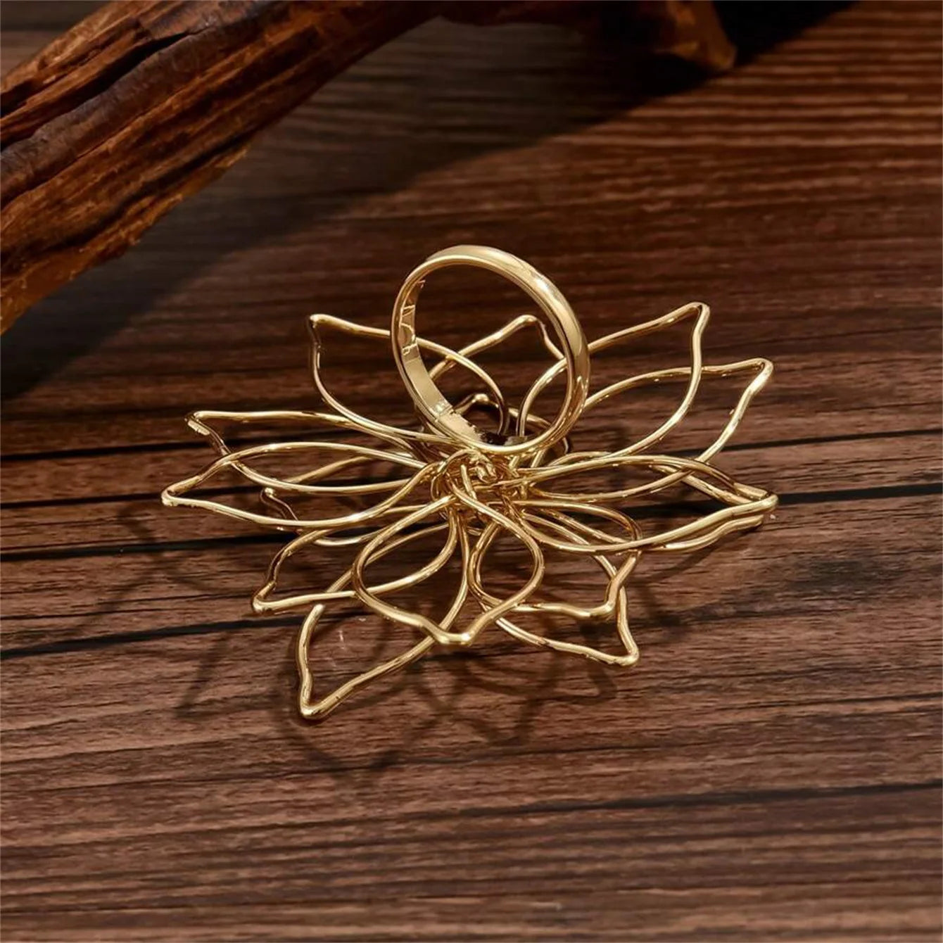 Fashion Gold Color Round Hollow Out Flower Big Ring For Women Trendy Metal Finger Ring Hip Hop Statement Party Jewelry