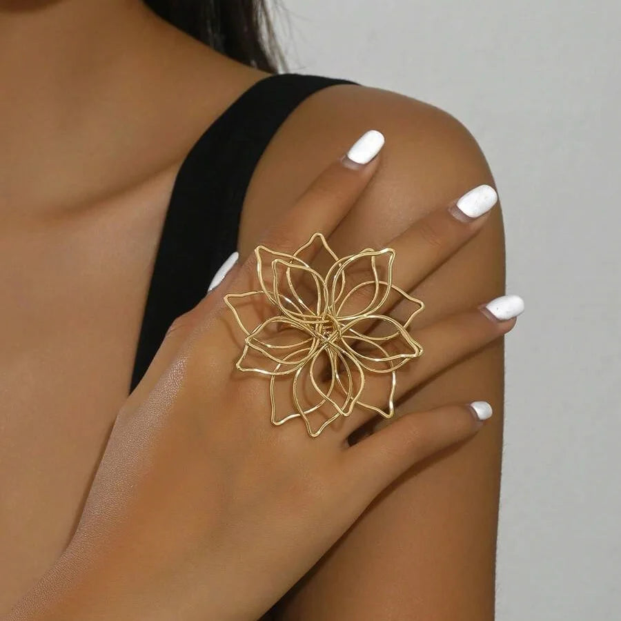 Fashion Gold Color Round Hollow Out Flower Big Ring For Women Trendy Metal Finger Ring Hip Hop Statement Party Jewelry