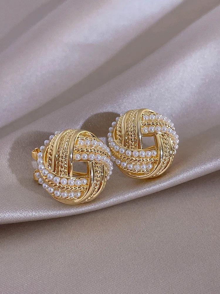 2024 New Design Imitation Pearl Stud Earrings for Women Exquisite Daily Wearable Earrings Elegant Wedding Jewelry Accessories