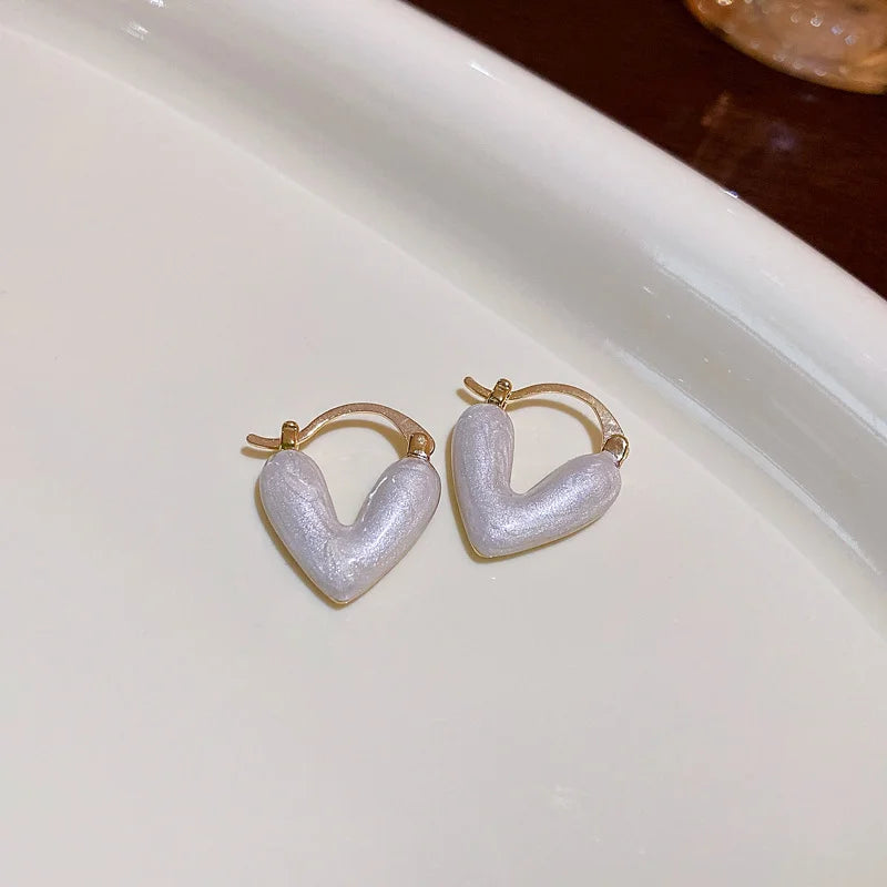 New Unique Style Pearl Heart Shaped Hoop Earrings Simple Versatile Elegant Luxury Accessories for Women‘s 2024 New Trend Jewelry