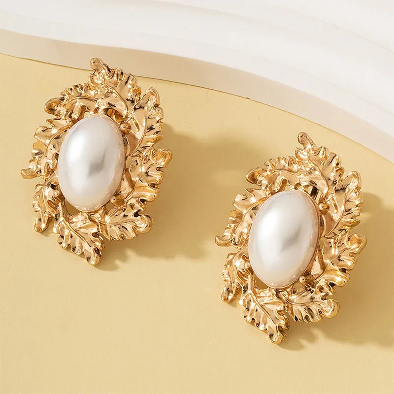 Imitation Pearl Textured Metal Earrings For Women Vintage Design Leaves Clip On Non-piercing Styles Fashion Jewelry Party MQ035