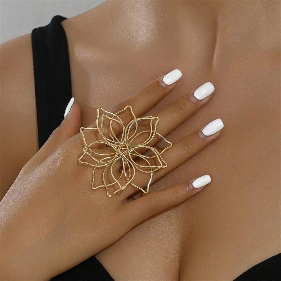 Fashion Gold Color Round Hollow Out Flower Big Ring For Women Trendy Metal Finger Ring Hip Hop Statement Party Jewelry