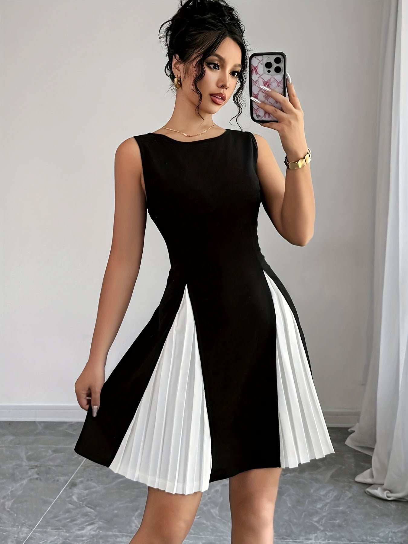 Elegant Color Block Sleeveless Dress - Crew Neck, Knee-Length with A-Line Skirt, Machine Washable - Perfect for Spring/Summer/Fall