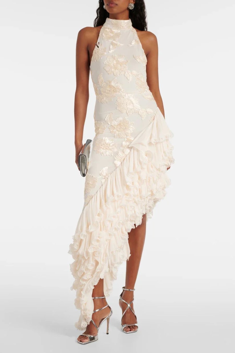Robe longue de cérémonie avec détails brodés et volants en cascade, sans manches et raffinée